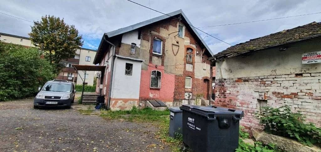 Pół Domu i Potężny Teren, ok 1200 m2
