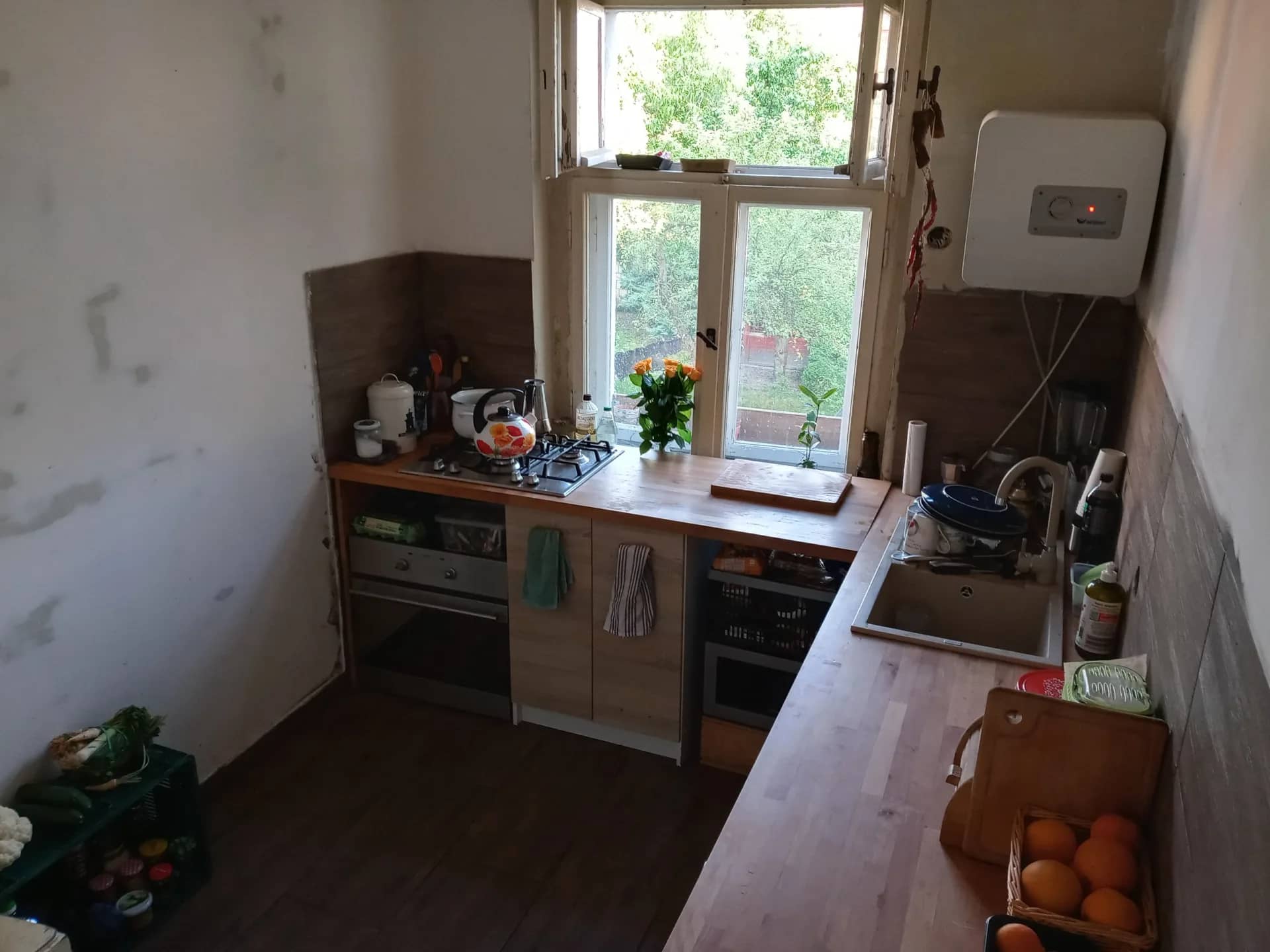 Dwa mieszkania z ogrodem i piwnicą jak bunkier