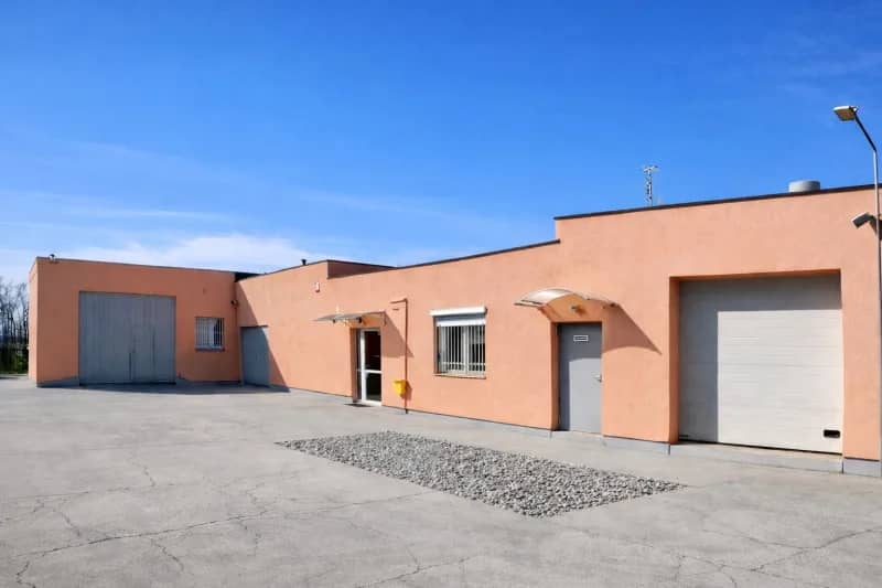 Budynek  produkcja-usługi-handel+biuro.394m2/1251m2