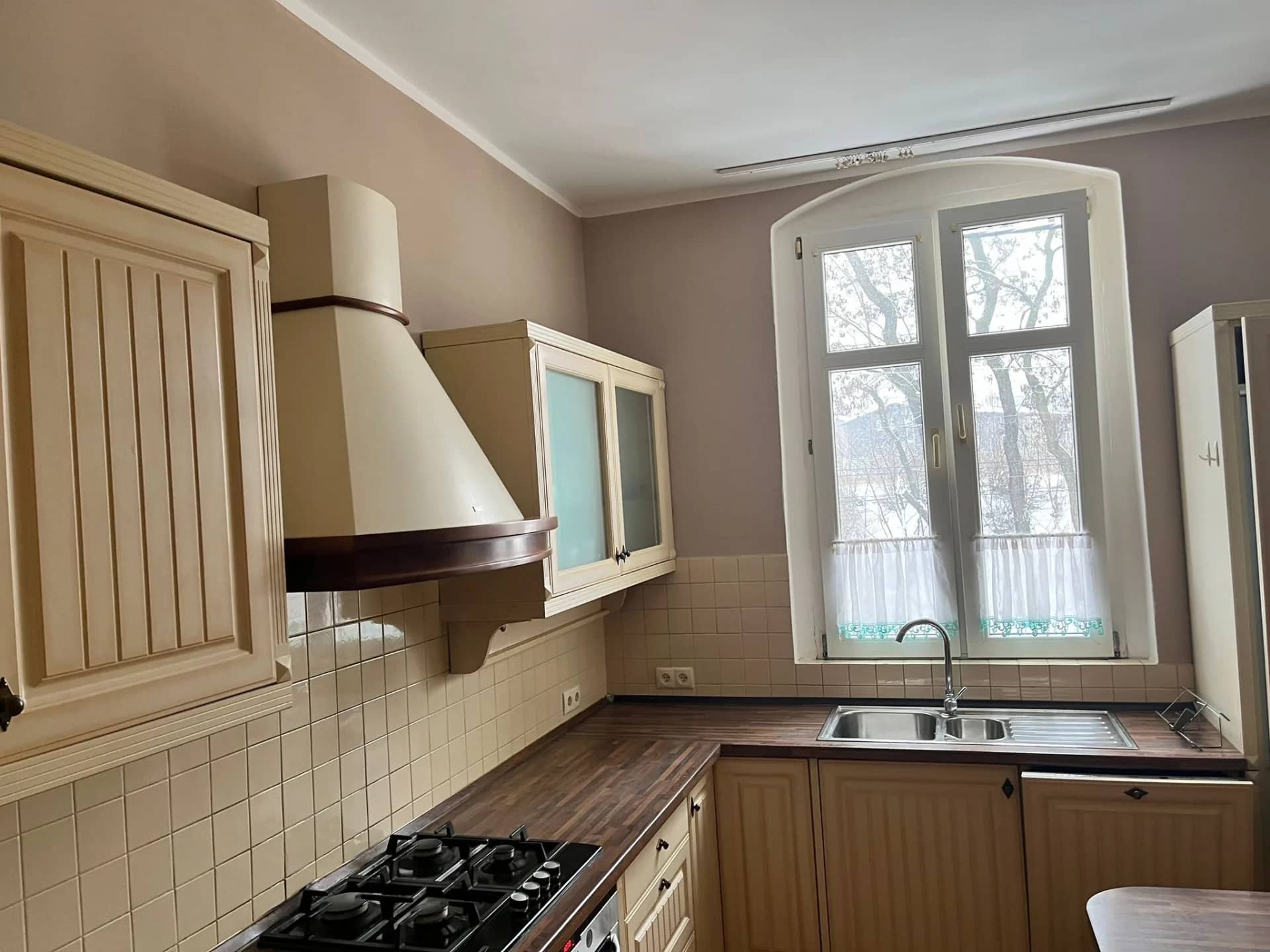 Przestronne mieszkanie 72 m² z miejscem postojowym w Chorzowie