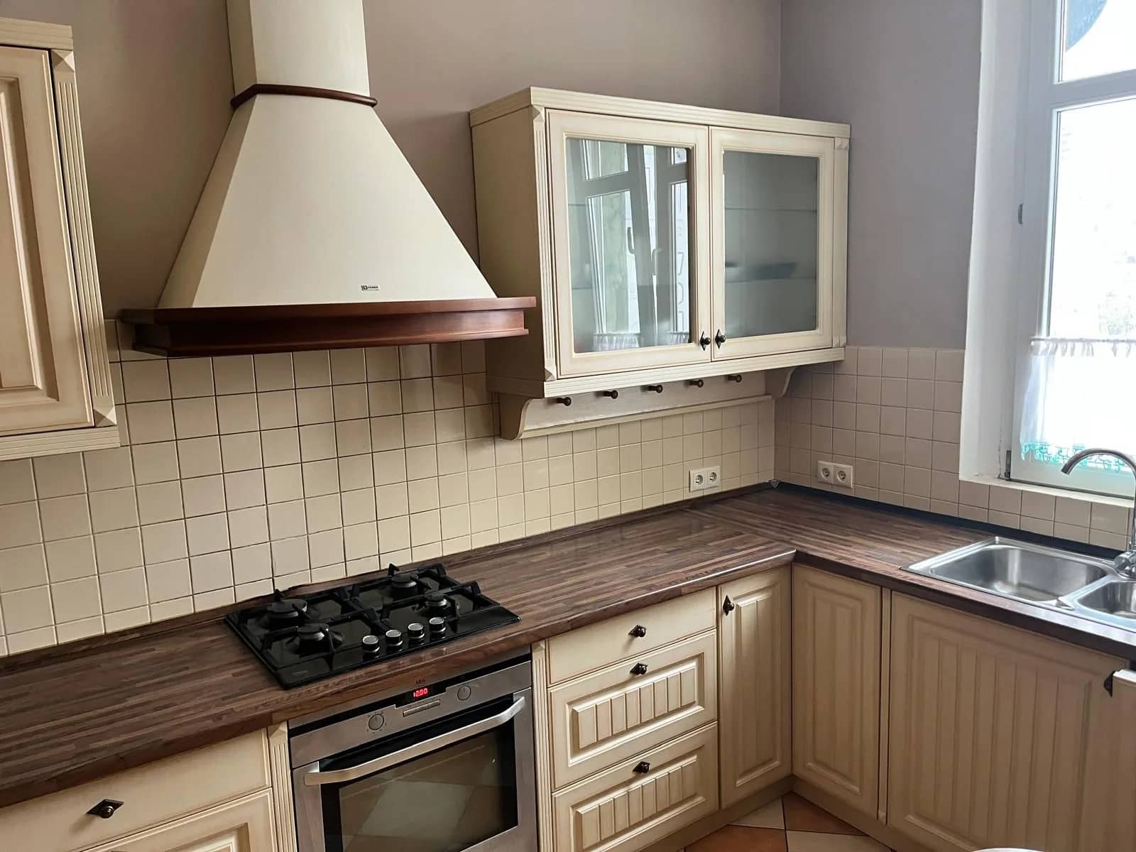 Przestronne mieszkanie 72 m² z miejscem postojowym w Chorzowie