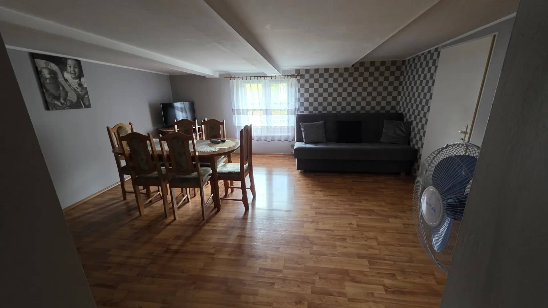 Dom nieopodal lasu
