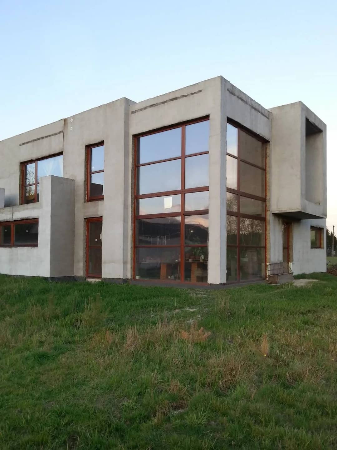 Dom dwurodzinny 440m2 blisko A2 w stanie surowym zamkniętym z ociepleniem, Dębe Wielkie.