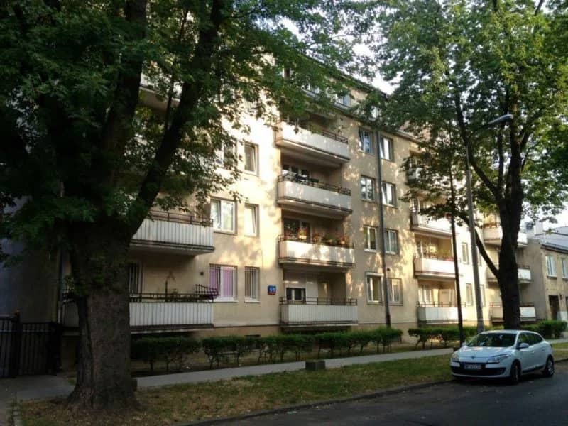 Słoneczny pokój w spokojnej okolicy