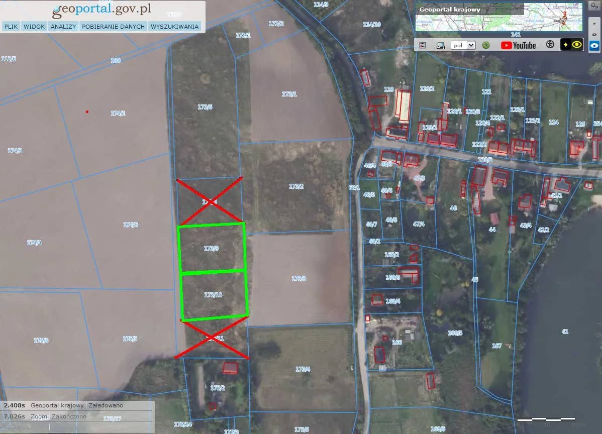 dwie duże działki nad jeziorem, blisko miasta