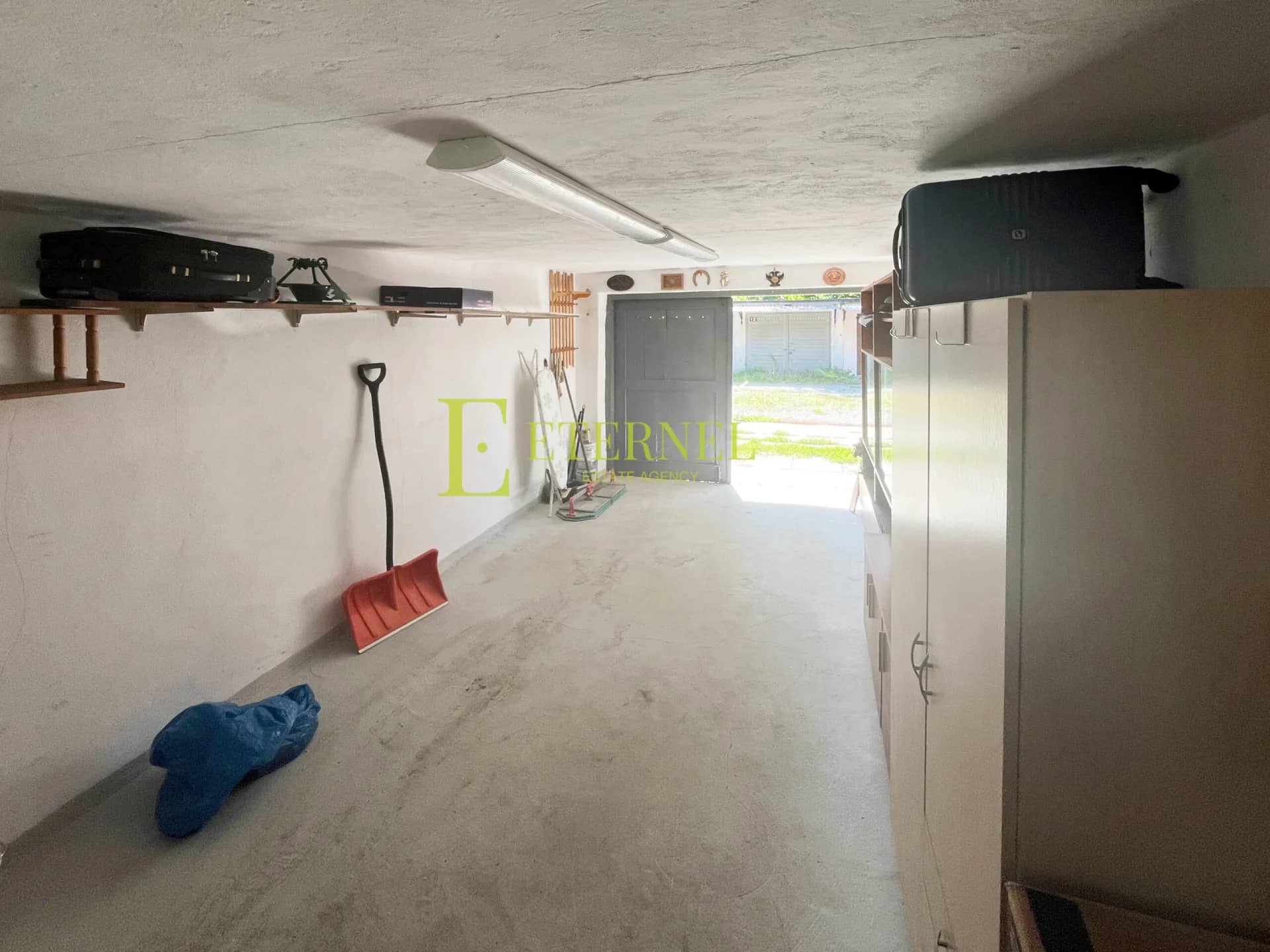 Wyremontowany kryty garaż 16,8m2 z prądem – ul. Ofiar Dąbia, Kraków