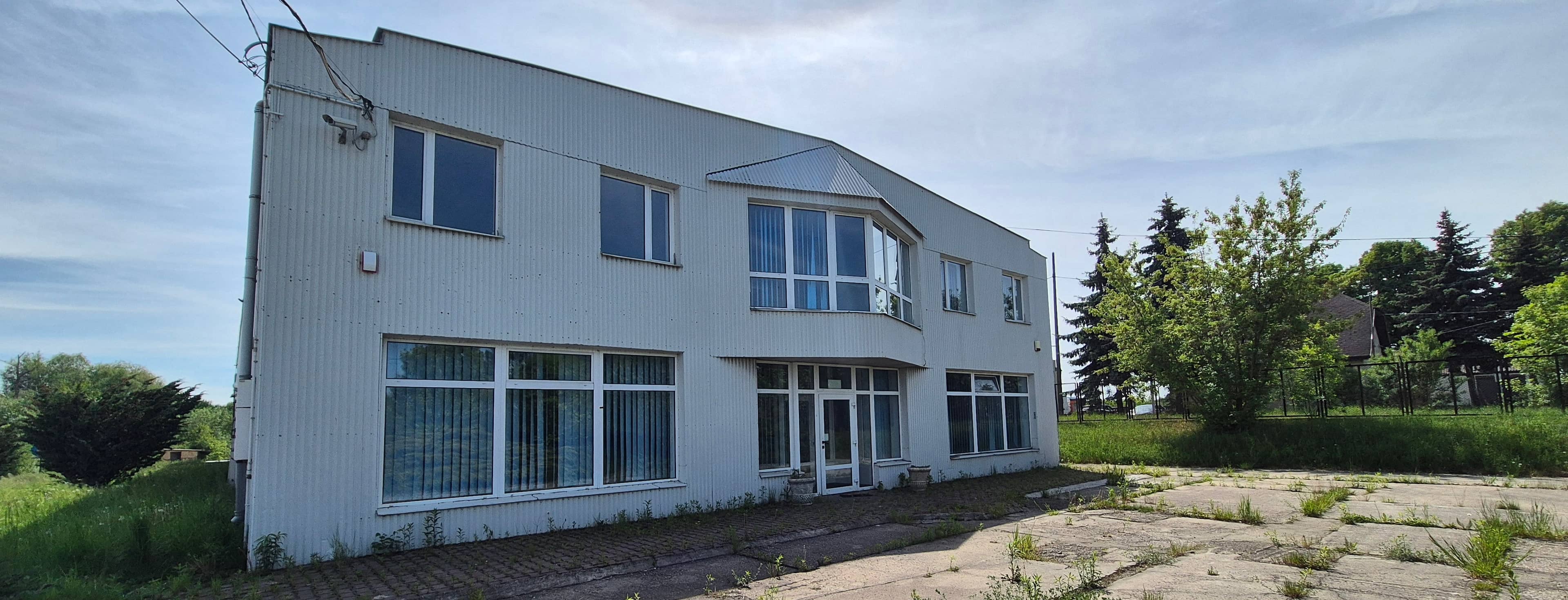 Biurowiec z halą magazynową