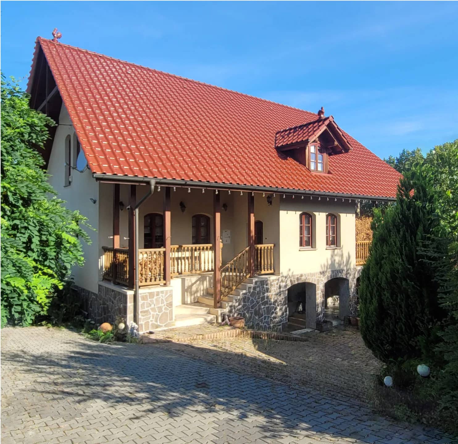 Piekny dom 230m2 z duza dzialka 54 ar i ogrodem