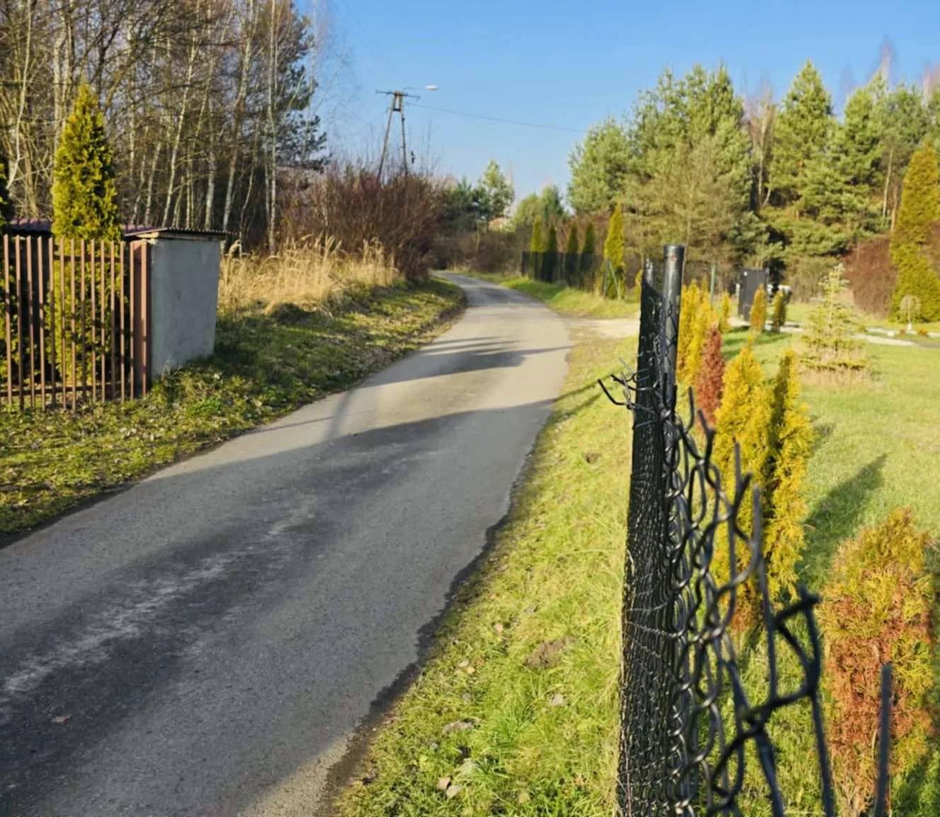 Dom posiadłość siedlisko z dużym potencjałem z szeroką i długą dzialka pod lasem