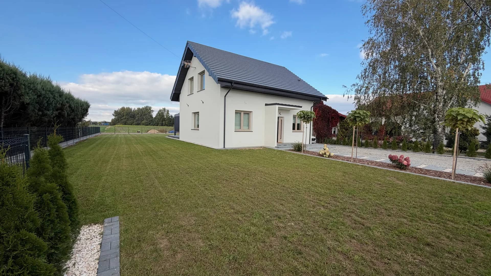 Nowy dom o pow. 108 m² na dużej działce 39,5 ar