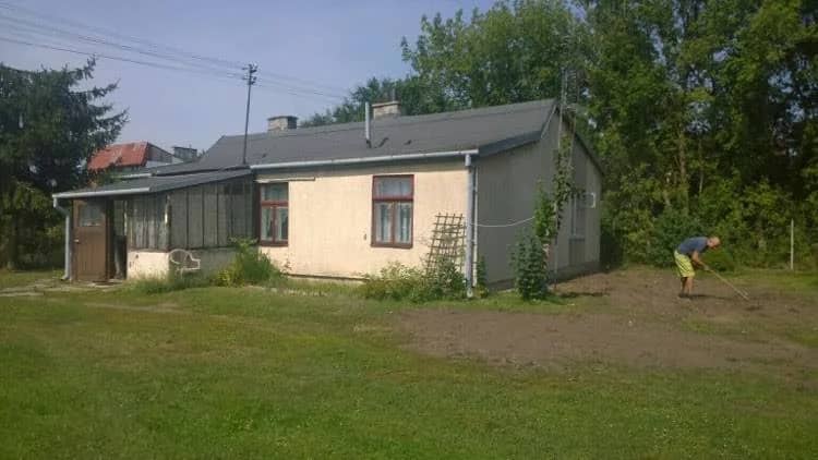 Doskonale położona działka z domem w Łomiankach