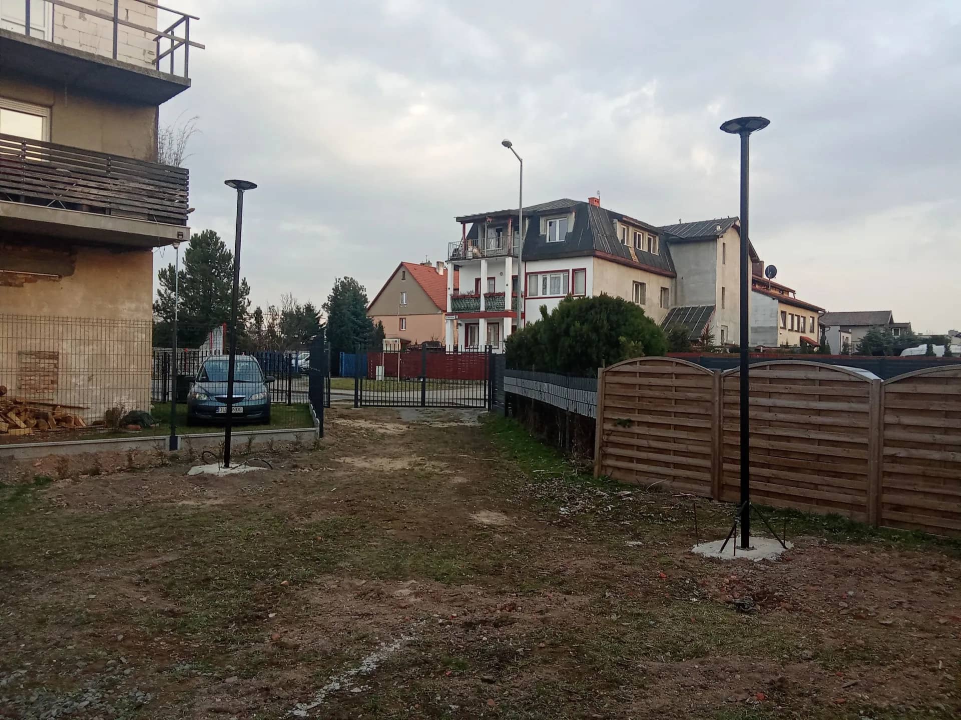 Działka budowlana przy centrum Legnicy z projektem + MPZP
