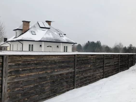 Na sprzedaż działka z domem jednorodzinnym i budynkiem gospodarczym w dobrej lokalizacji