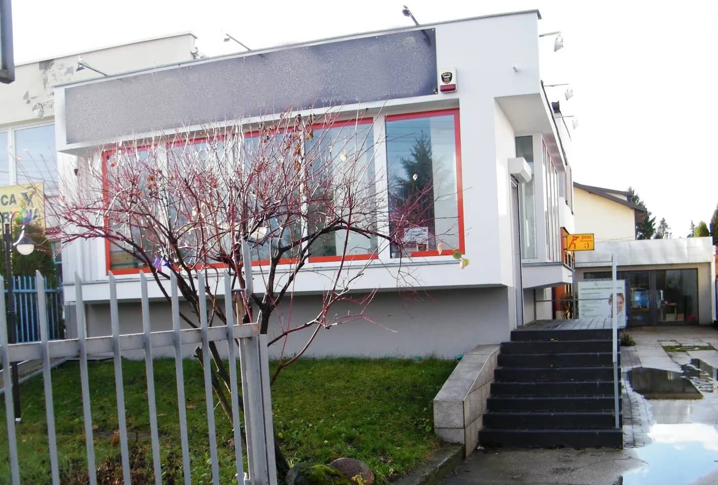 Lokal usługowo-handlowy w Łomiankach przy Warszawskiej