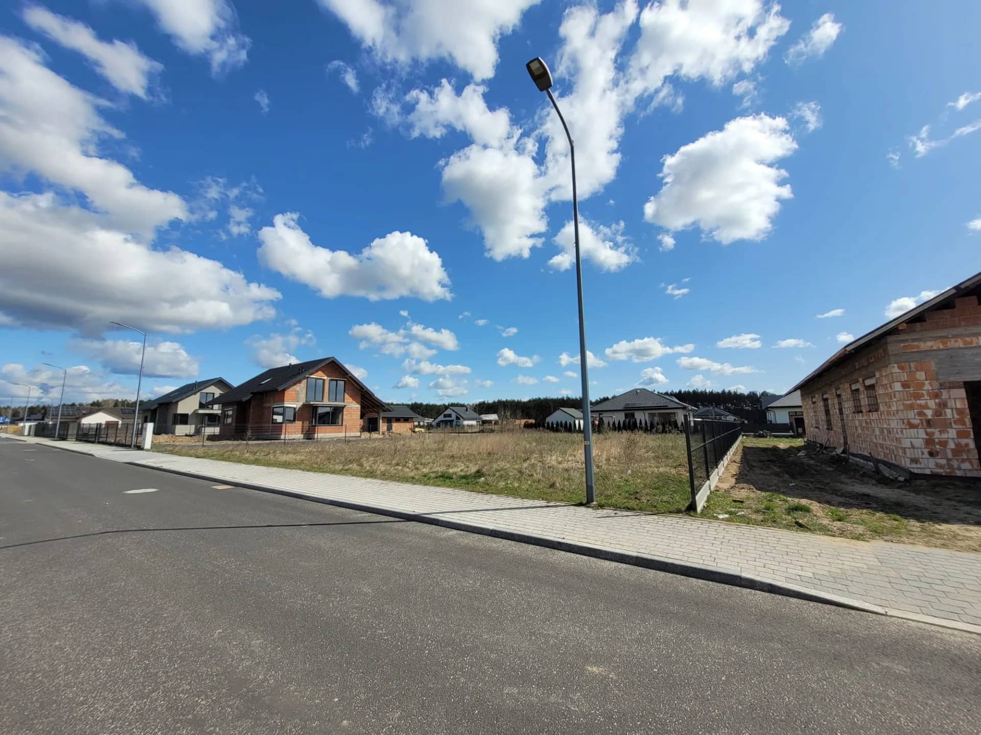 Sprzedam działkę budowlaną 12a (1220m2) Łuszczanowice-Kolonia