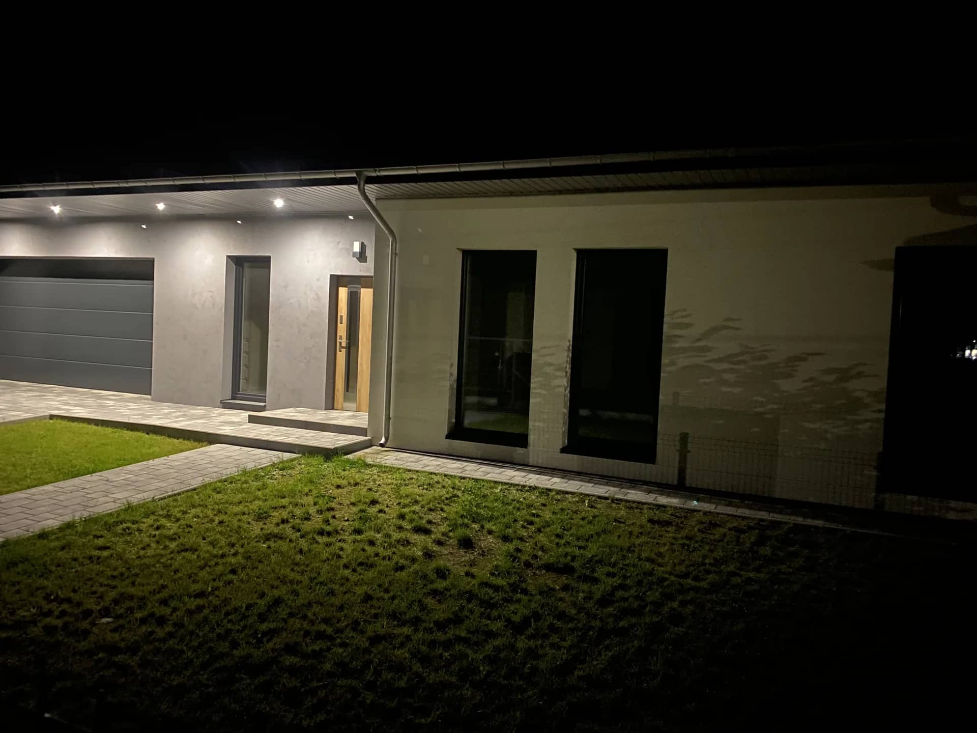 Dom wolnostojący/antresola/145m2mieszkania/260m2całość