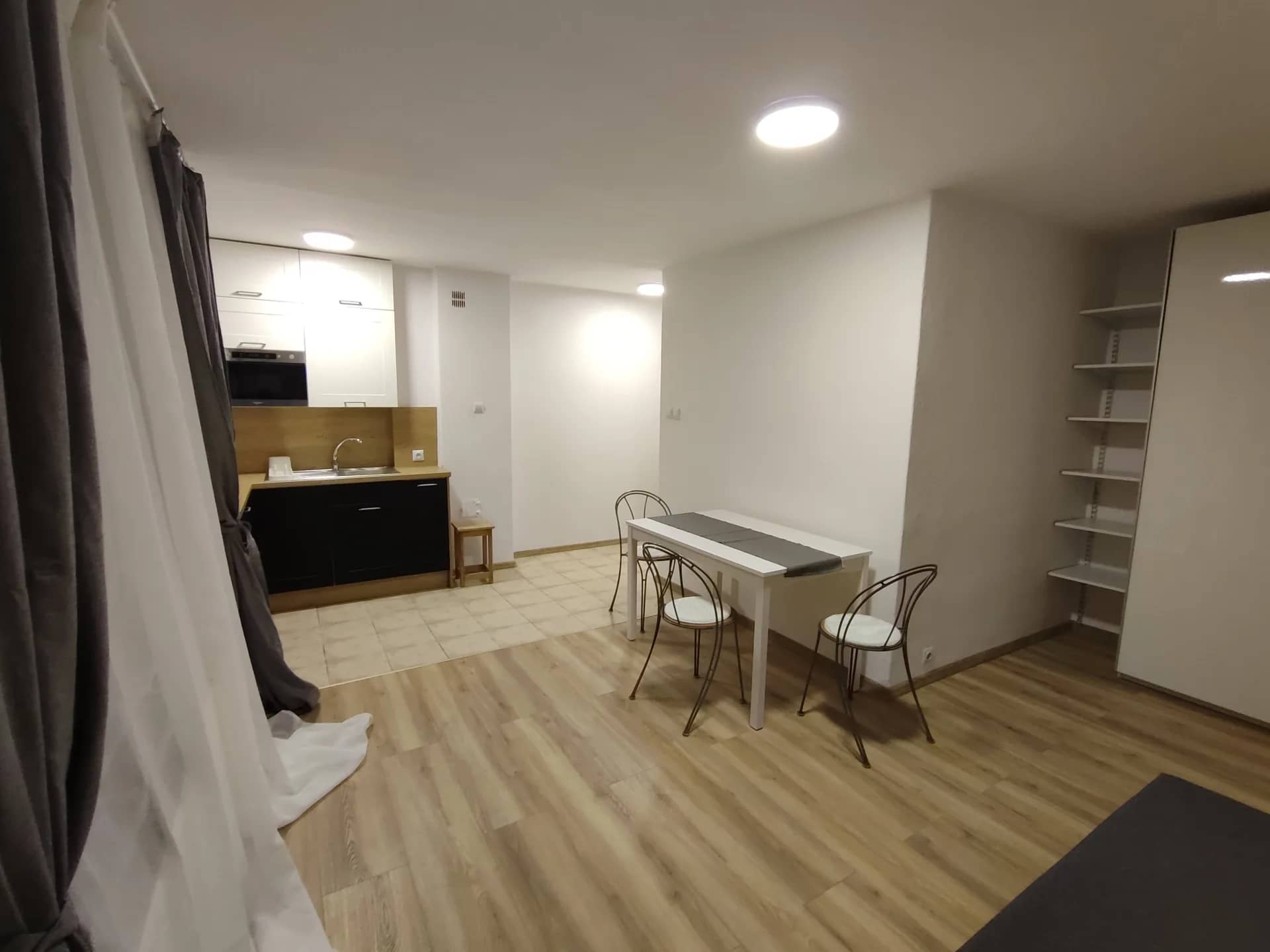 Praga Północ elegancka kawalerka za 2400 zł