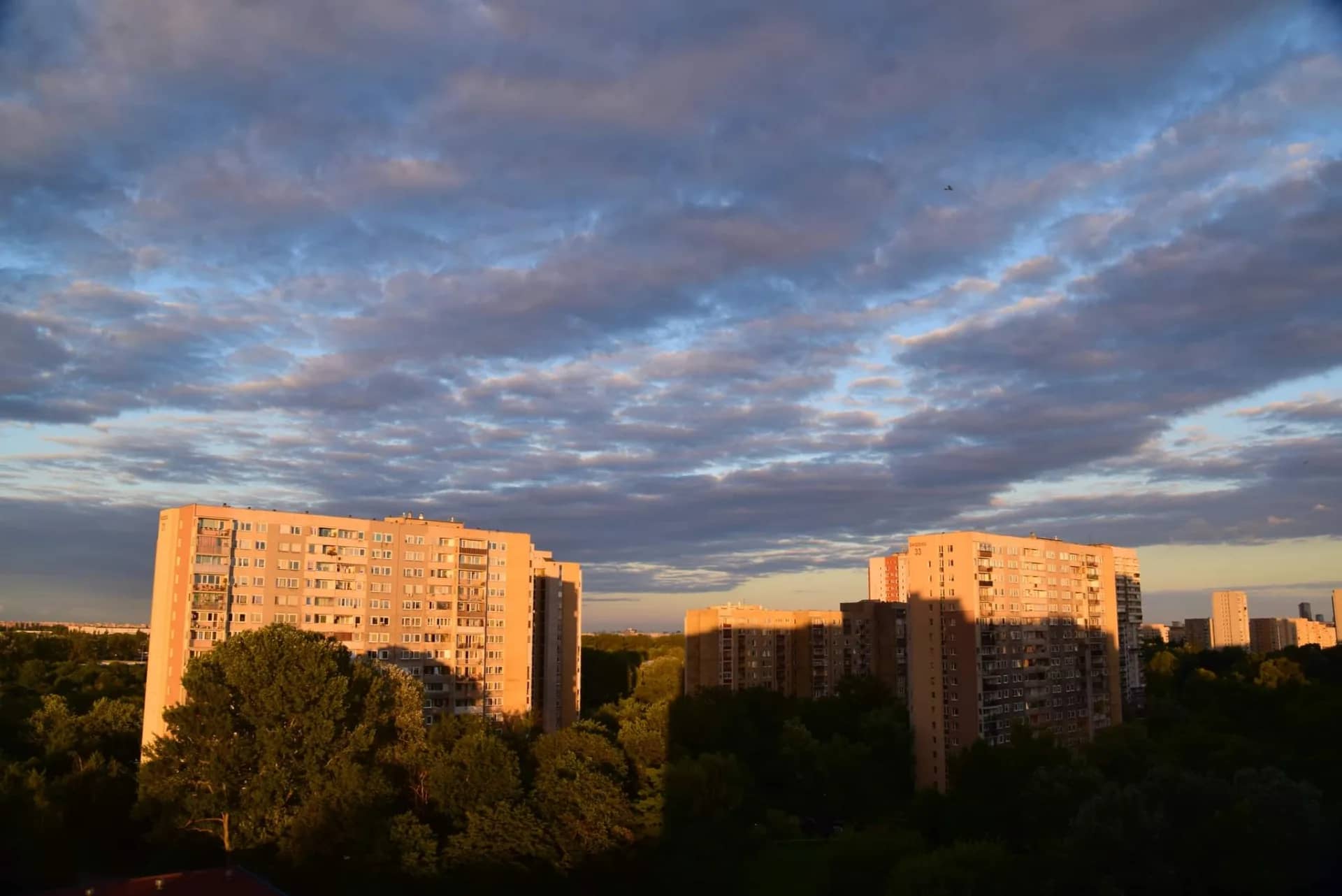 Przestronne czteropokojowe mieszkanie z balkonem na Bielanach – dla rodziny lub pod inwestycję