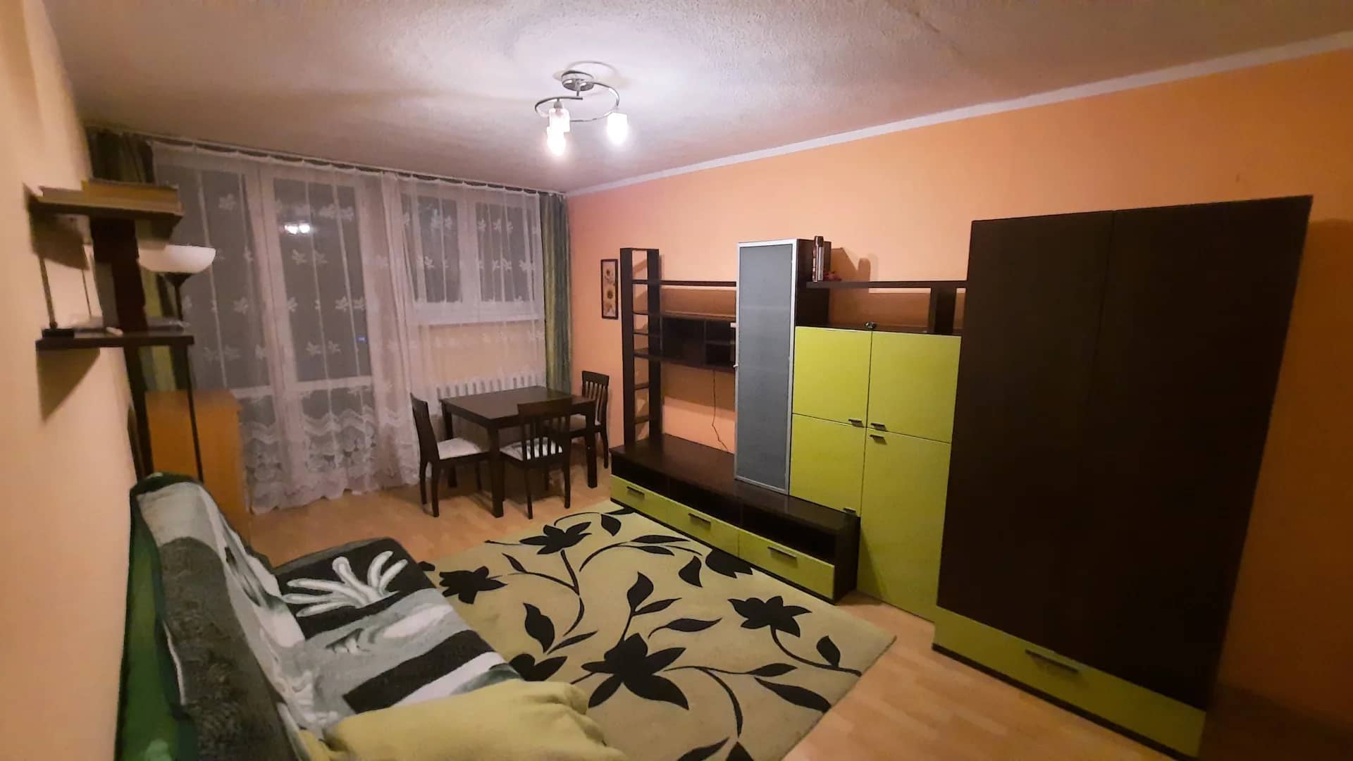 Wynajmę mieszkanie 2 pokojowe na 1 piętrze z balkonem i widokiem na zieleń.