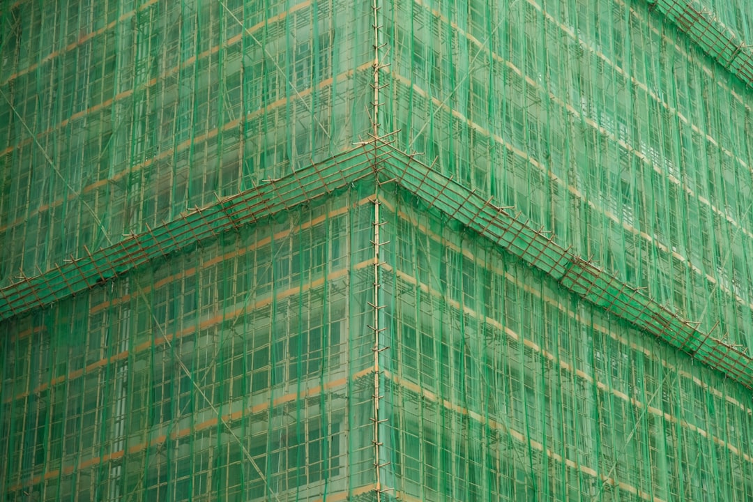 Tabela porównawcza materiałów budowlanych z cenami i specyfikacjami