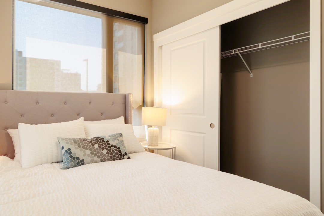 Nowoczesne mieszkanie przygotowane do sprzedaży metodą home staging