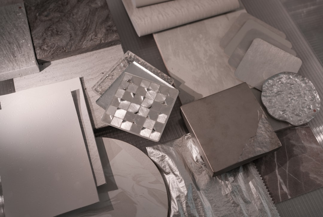 Nowoczesne materiały łazienkowe - płytki, armatura i akcesoria