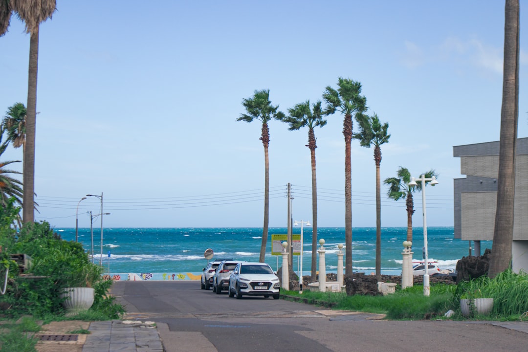 Nowoczesny dom z kontenerów - widok z zewnątrz