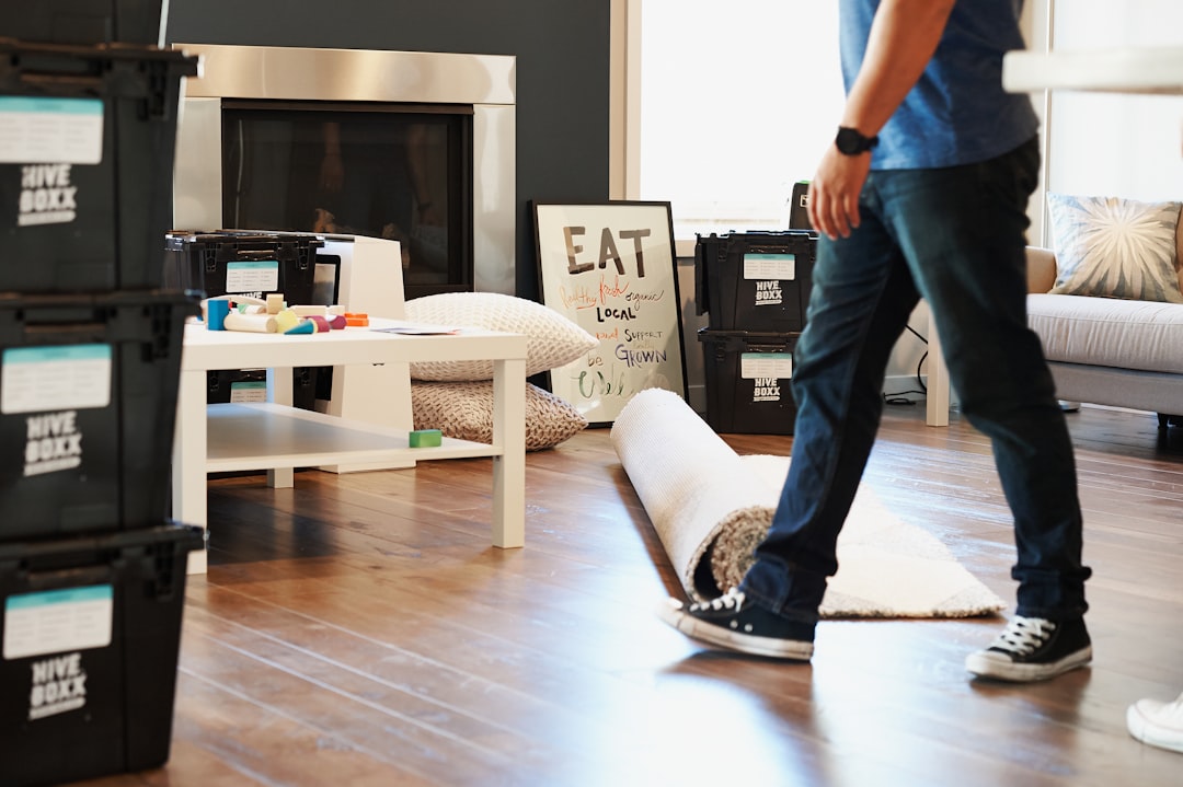 Przygotowanie do przeprowadzki z materiałami pakowymi