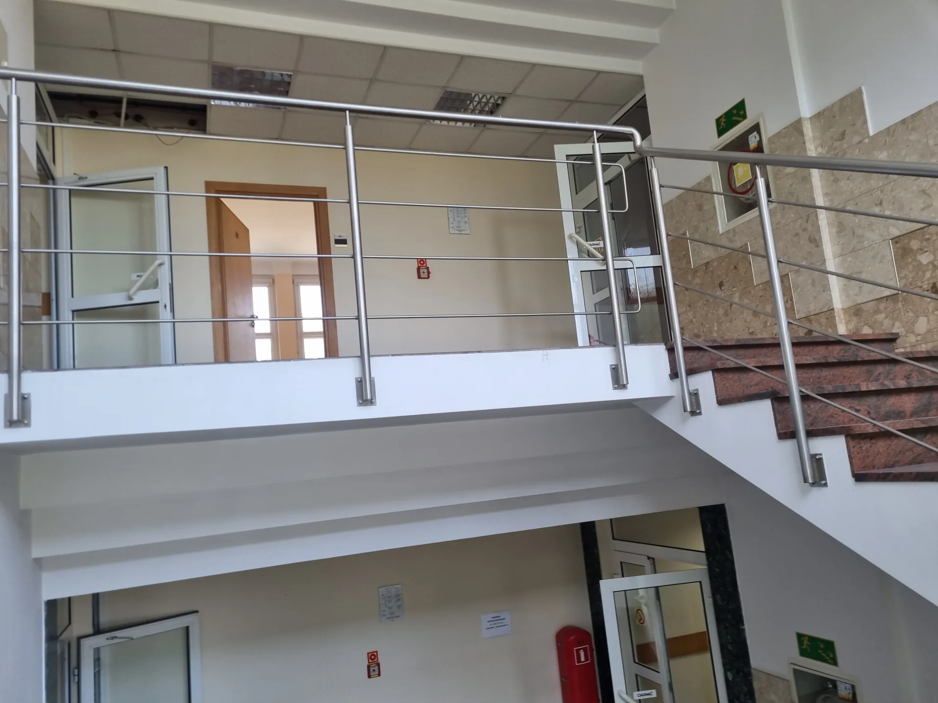 Sprzedam biurowiec bezpośrednio w stanie deweloperskim. OKAZJA !!