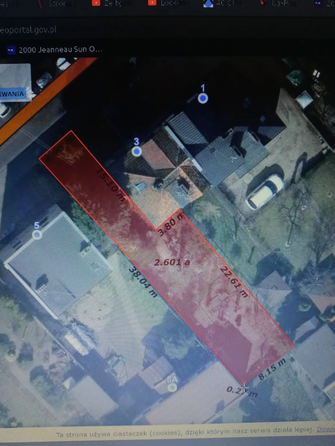 Dwa mieszkania z ogrodem i piwnicą jak bunkier