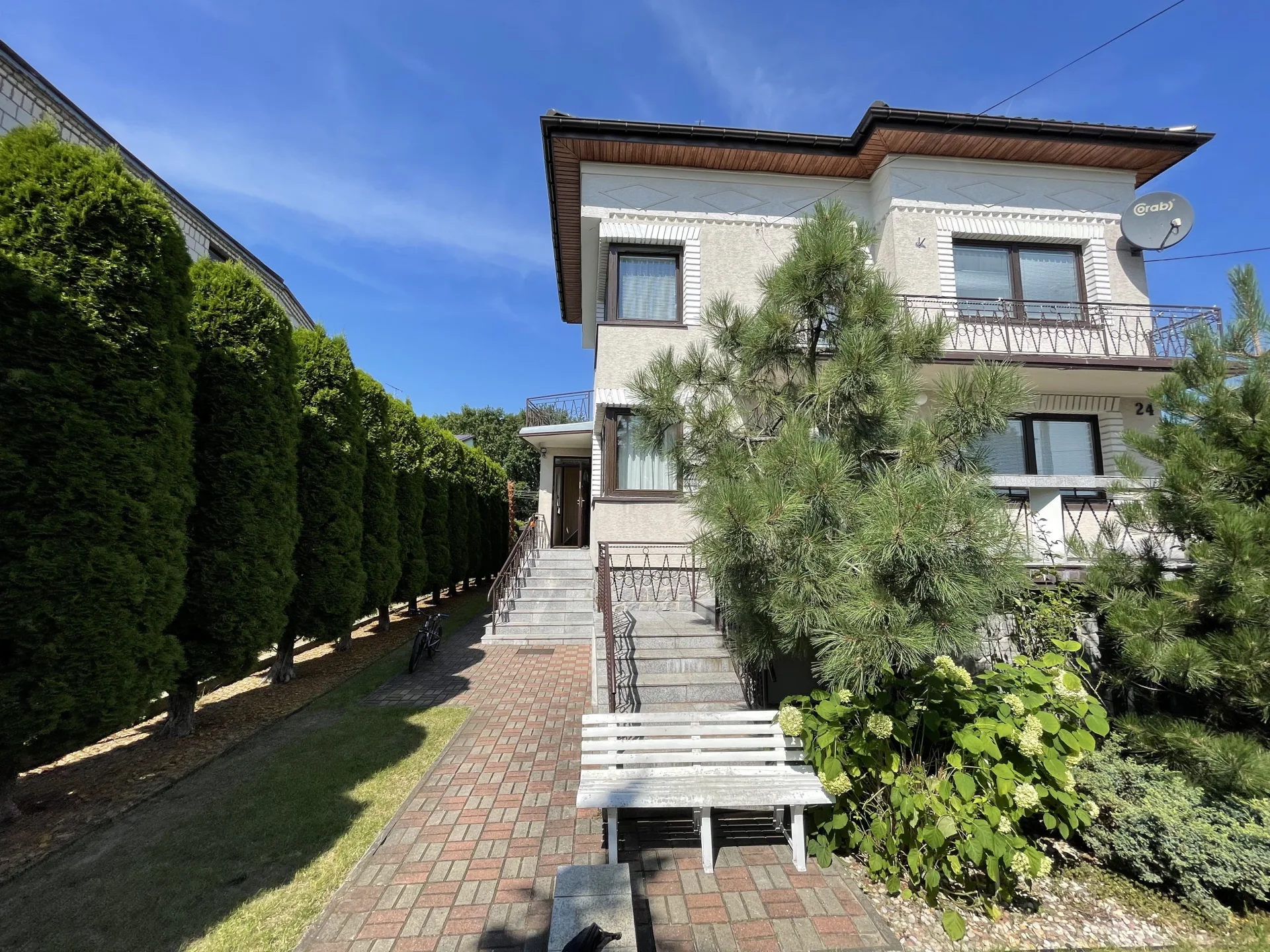 Dom jednorodzinny blisko lasu i jeziora