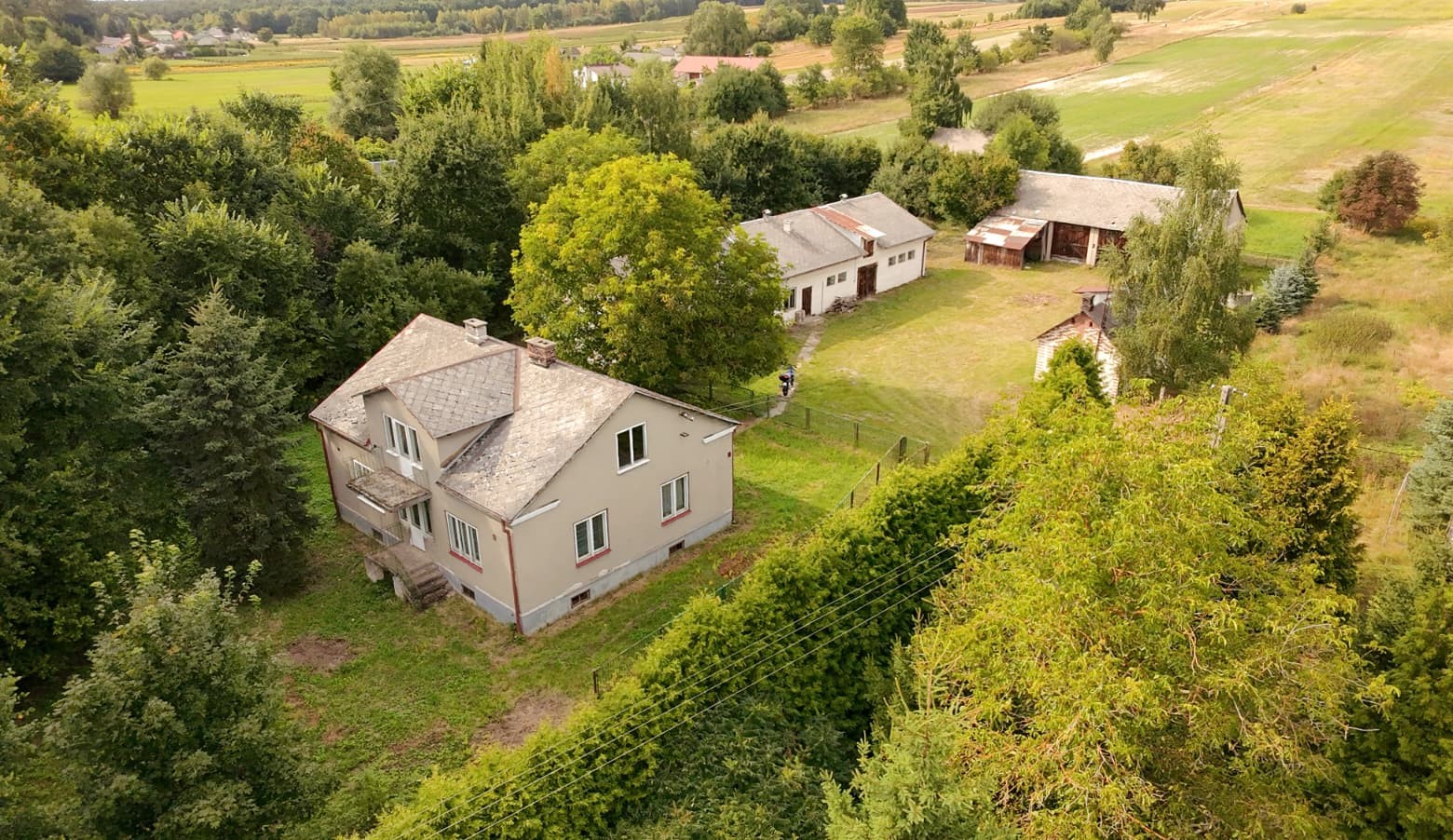 Siedlisko / dom + budynki gospodarcze w Sobieszyn, 1 h dojazd Warszawa