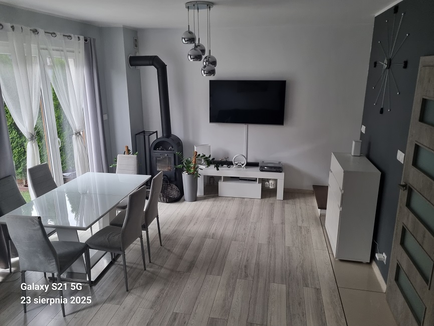 Gotowy do zamieszkania dom z ogrodem – Rabowice