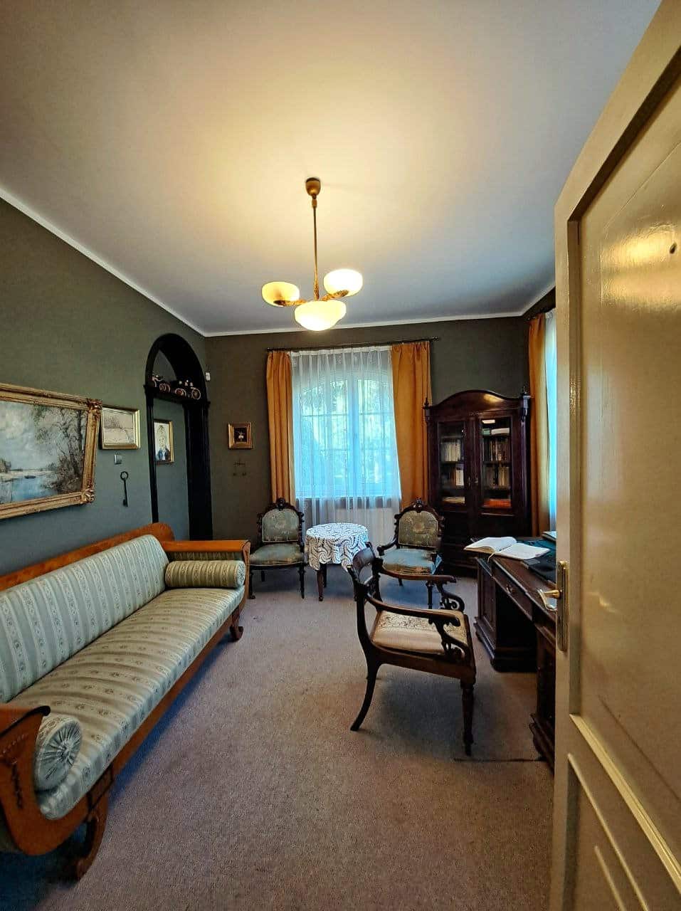 Dworek/Pałac z potencjałem w Trawicy (gmina Sianów)