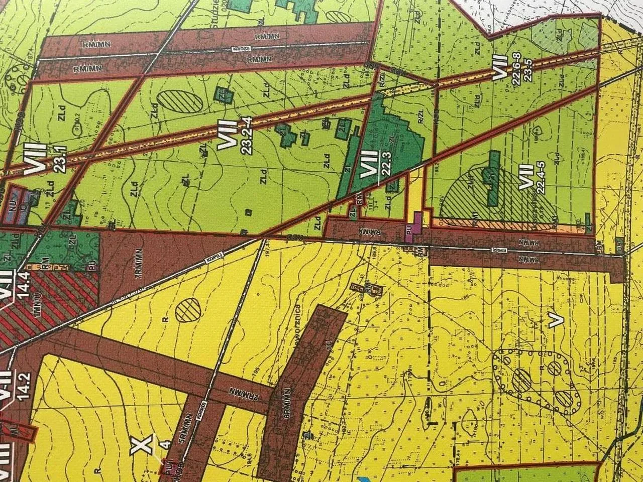 Syndyk masy upadłości ogłasza konkurs ofert na sprzedaż z wolnej ręki należącej do masy upadłości zabudowanej nieruchomości gruntowej o łącznej powierzchni 4,0186 hektara