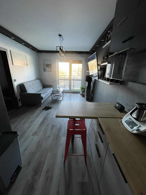 Nowoczesne 2-pokojowe mieszkanie z garażami w cenie, umeblowane!