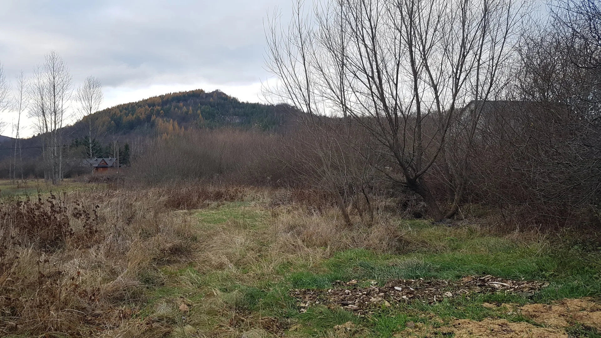 Uzbrojona działka w centrum Bóbrki obok Soliny, idealna pod parking!