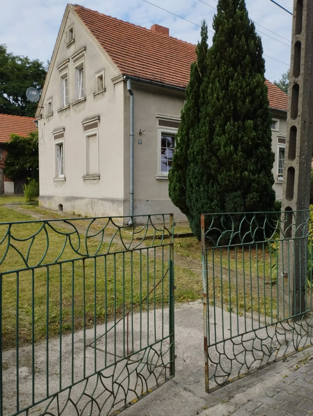 Dom 188 m² z działką 1749 i zabudowaniami gosp. Krosno Odrz.