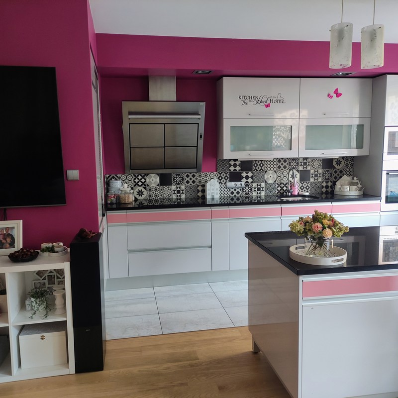 Piękne, 4 pokojowe, 2-stronne, 2 łazienki, 2 ogródki, komórka i 2 miejsca post., od zaraz, bez prowizji, prywatnie