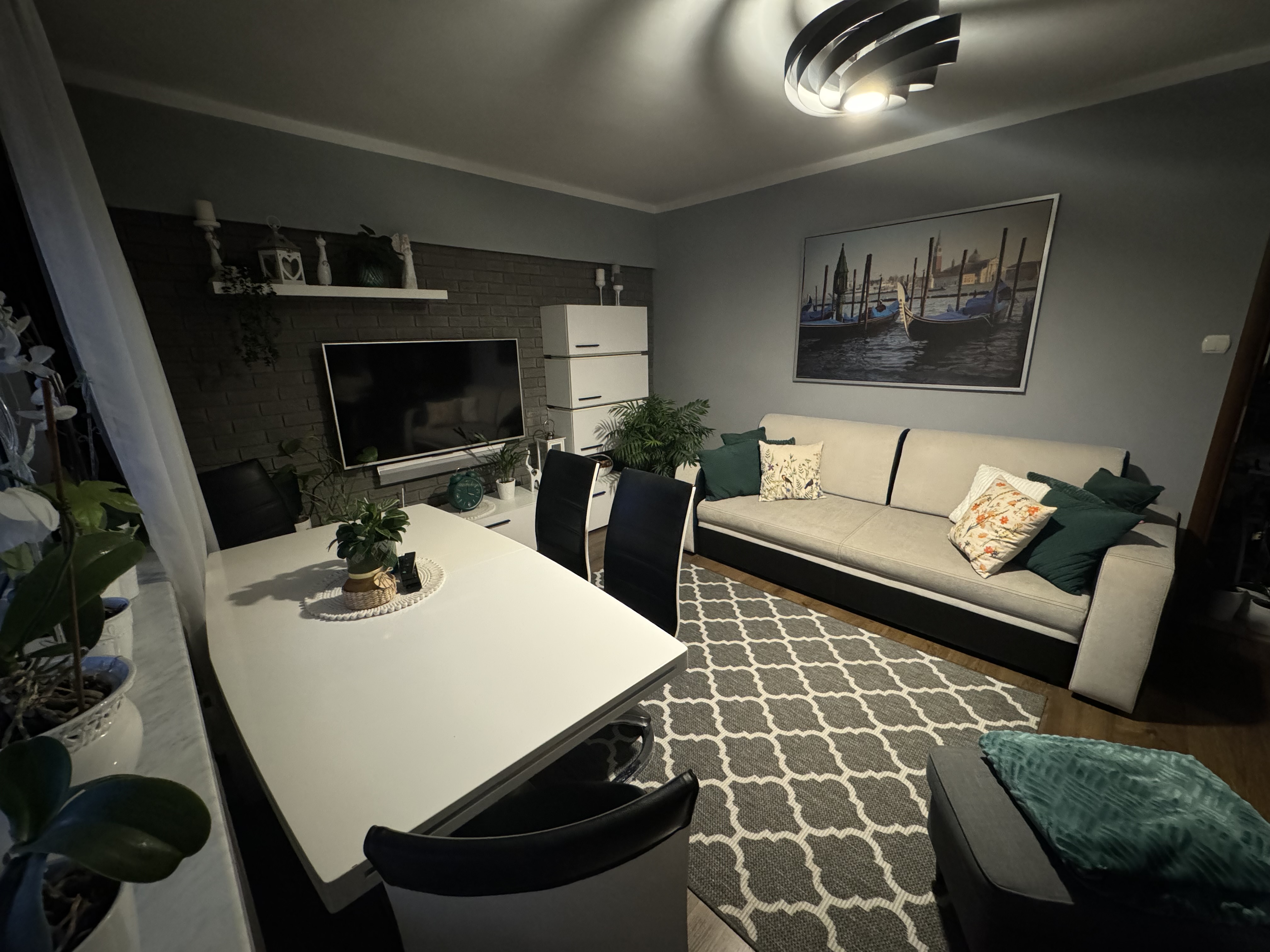 Sprzedam mieszkanie 3 pokoje w Kępicach plus garaż