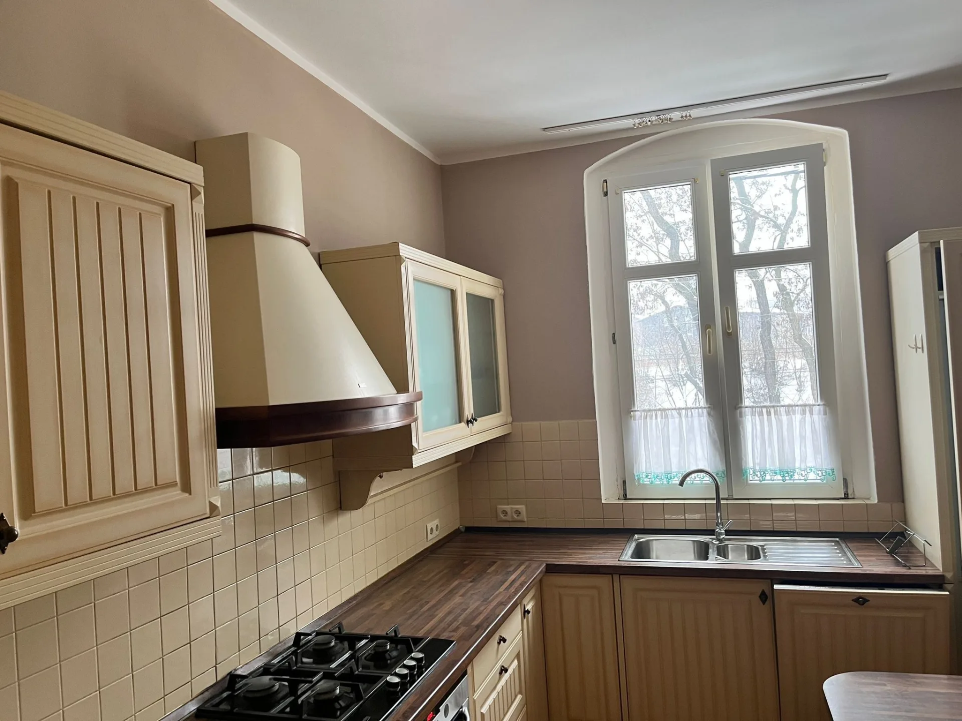 Przestronne mieszkanie 72 m² z miejscem postojowym w Chorzowie