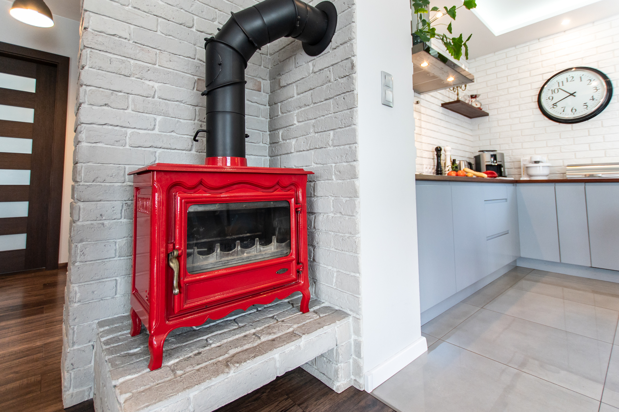 Urokliwe z dużym ogrodem przestronne + domek gospodarczy + dwa miejsca postojowe