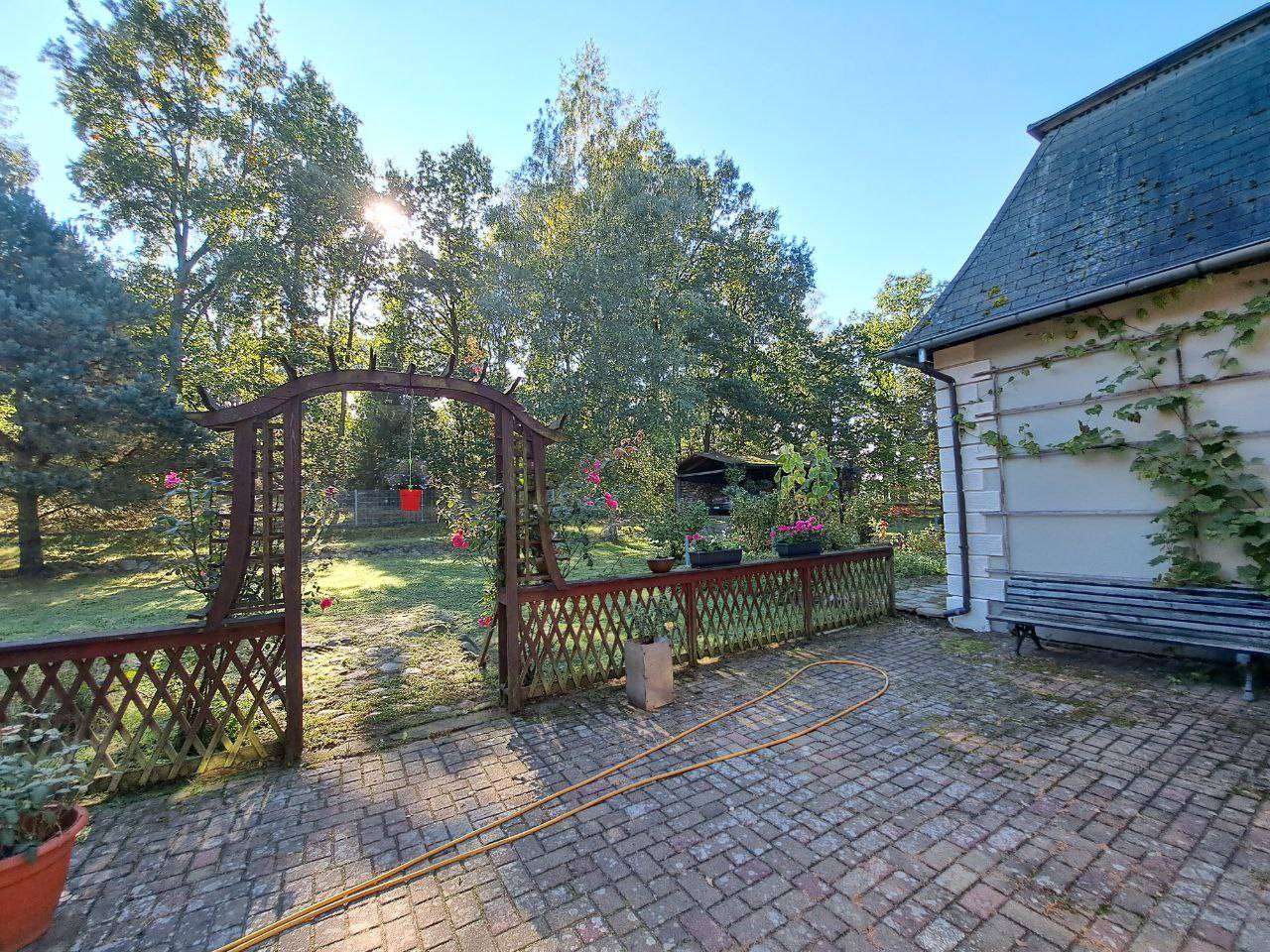 Dworek/Pałac z potencjałem w Trawicy (gmina Sianów)