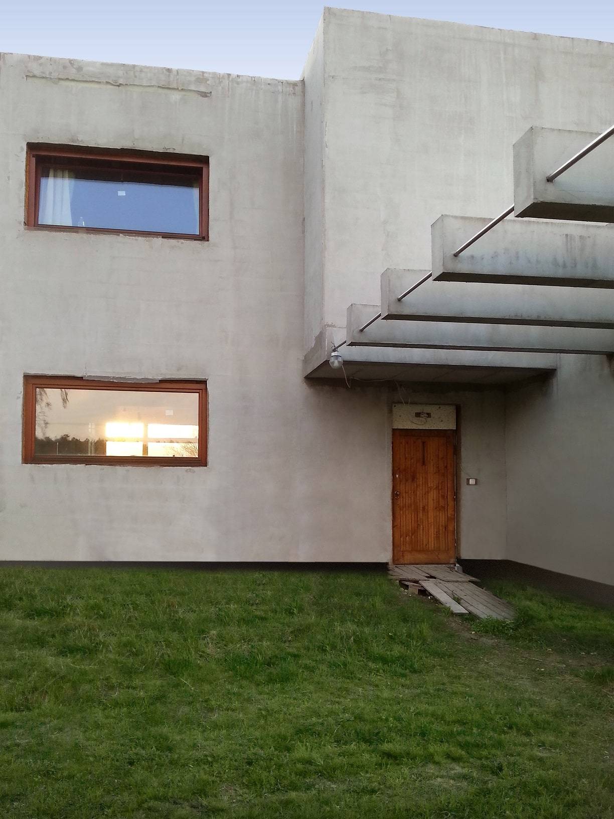 Dom dwurodzinny 440m2 blisko A2 w stanie surowym zamkniętym z ociepleniem, Dębe Wielkie.