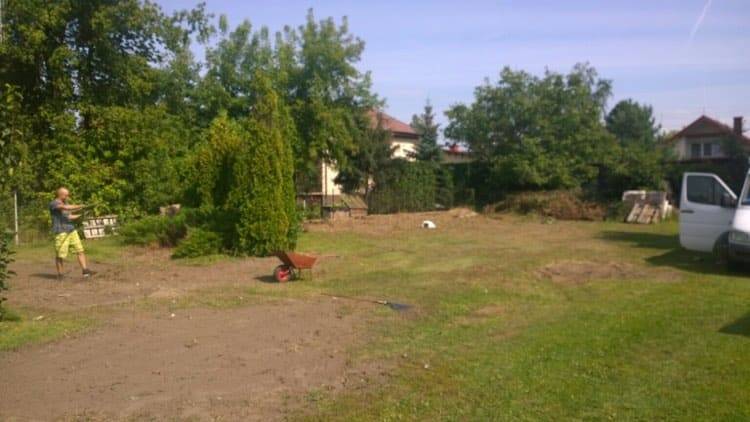 Doskonale położona działka z domem w Łomiankach