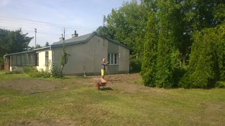 Doskonale położona działka z domem w Łomiankach