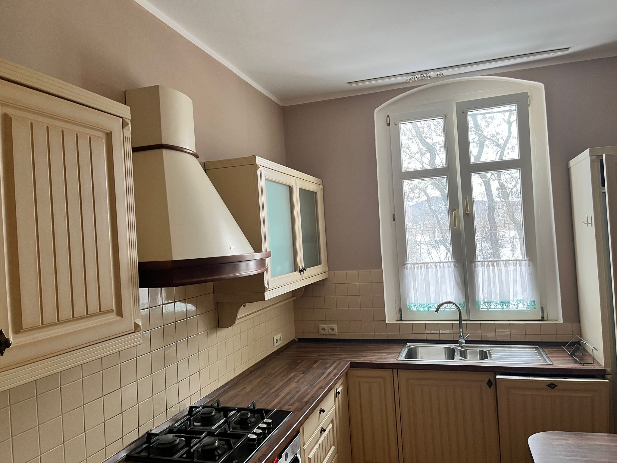 Przestronne mieszkanie 72 m² z miejscem postojowym w Chorzowie