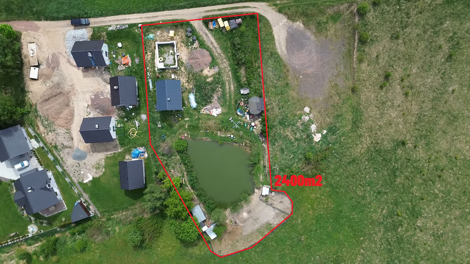 Działka budowlana, 2 domy oraz staw