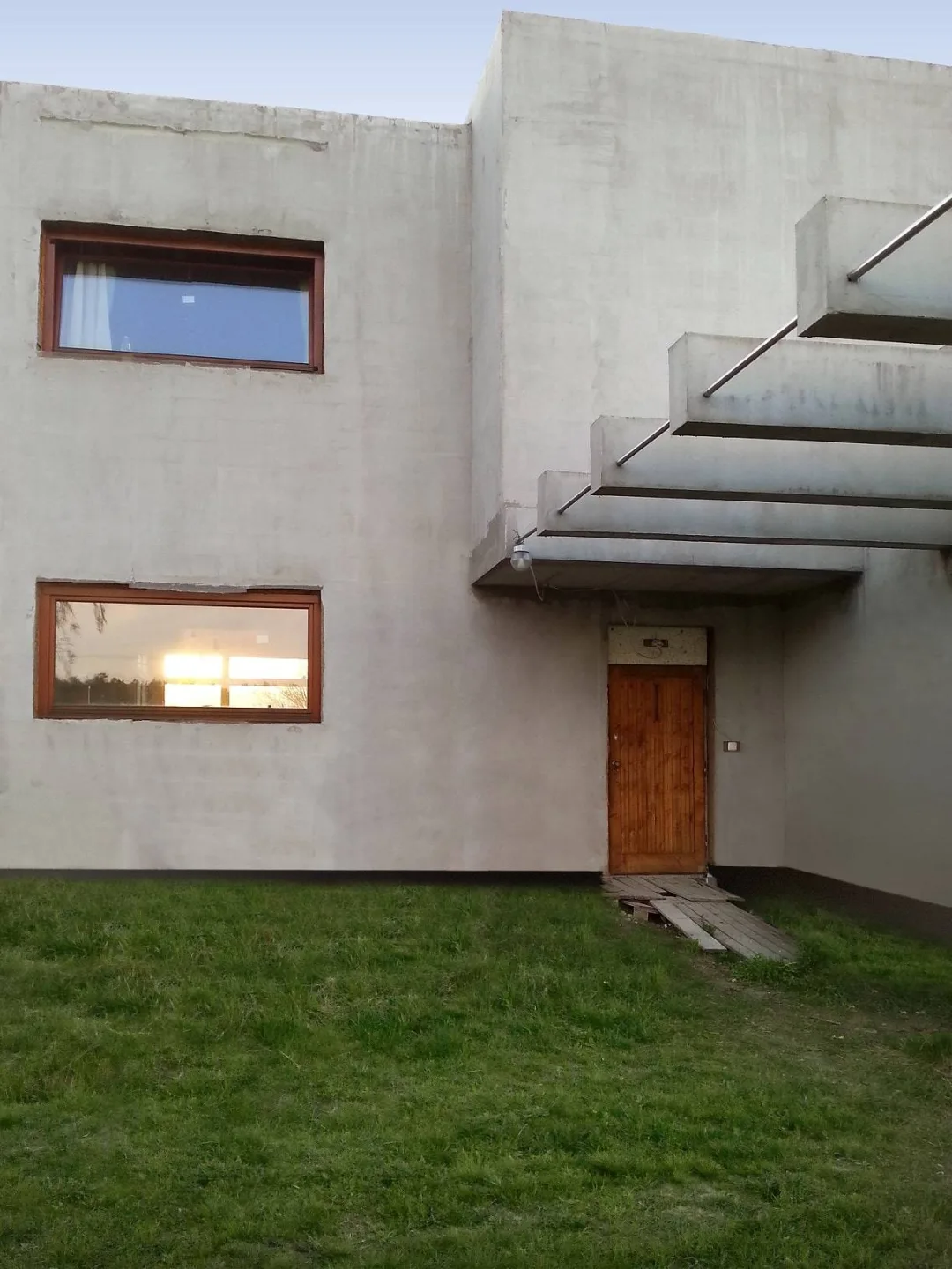 Dom dwurodzinny 440m2 blisko A2 w stanie surowym zamkniętym z ociepleniem, Dębe Wielkie.