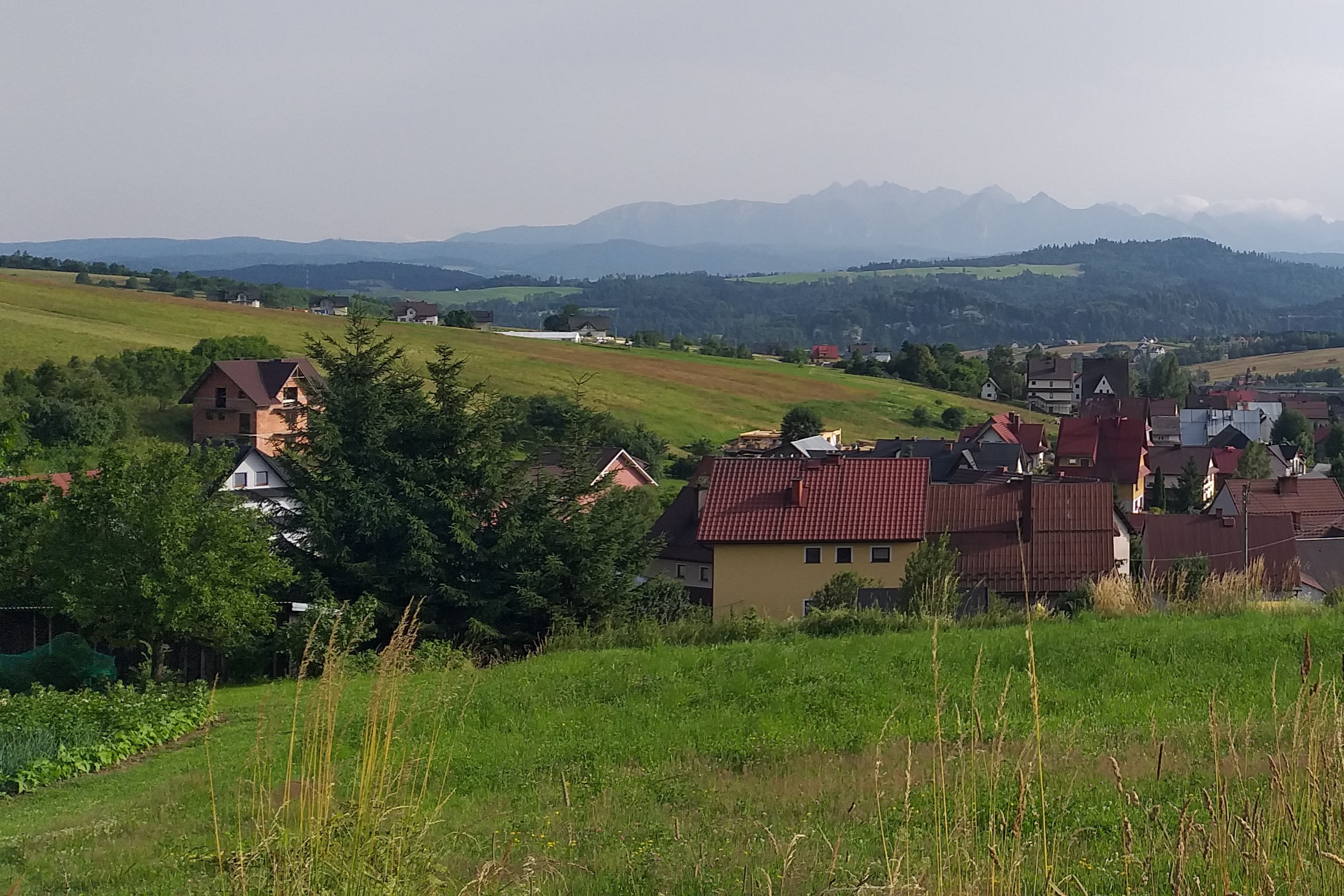 Działka budowlana z panoramicznym widokiem na okolicę i Tatry.